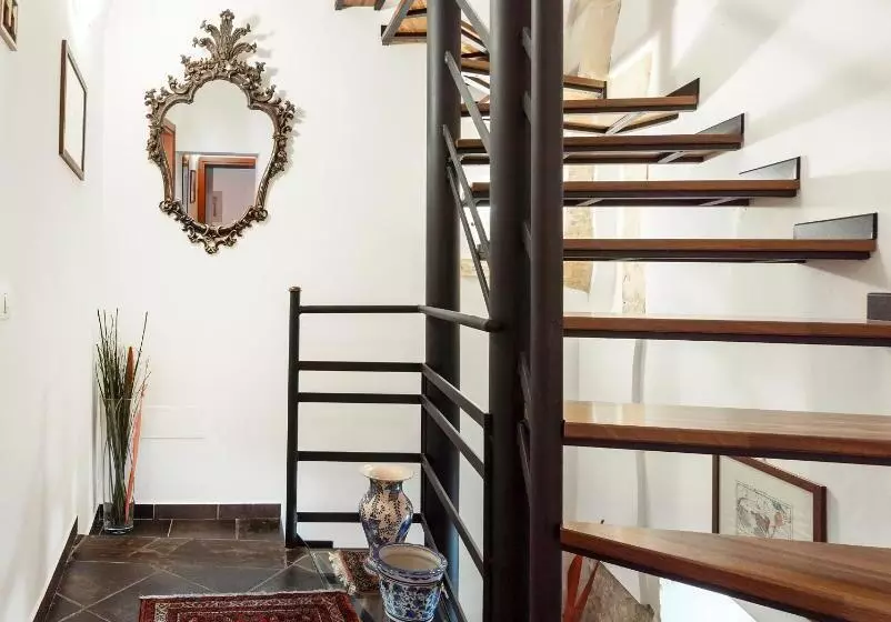 تختخواب و صبحانه Locanda La Meridiana