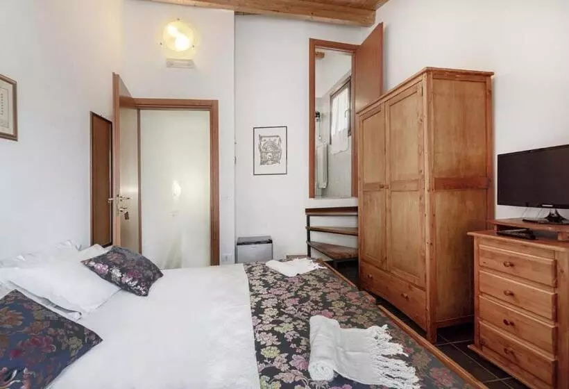 تختخواب و صبحانه Locanda La Meridiana