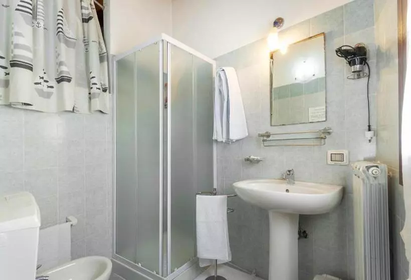 تختخواب و صبحانه Locanda La Meridiana