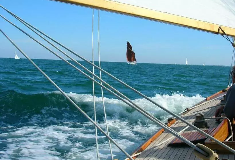 Le Buzet Bleu Bed & Breakfast