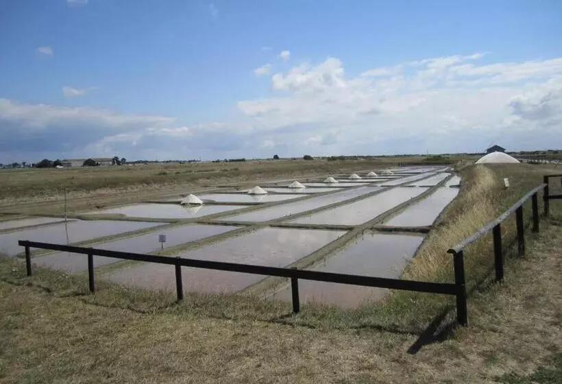 Le Buzet Bleu Bed & Breakfast