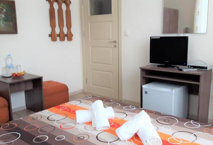 펜션 Guest House Radoychevi