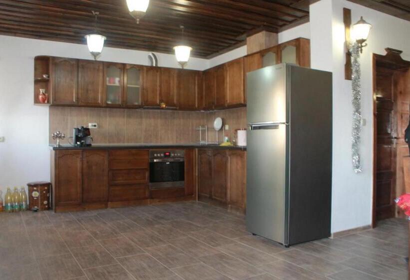 بنسيون Leshtenski Perli