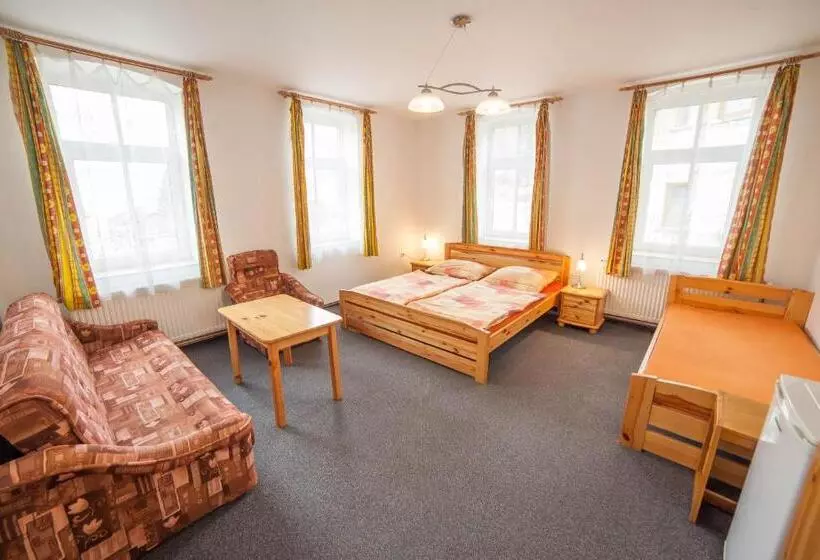 Majatalo Penzion Na Rozcestí