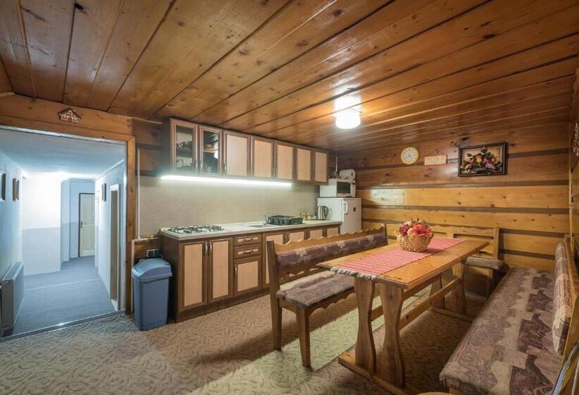 ペンション Penzión Goraľka