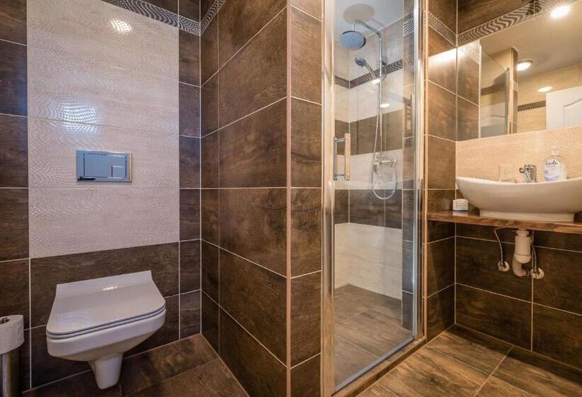 ペンション Penzión Goraľka