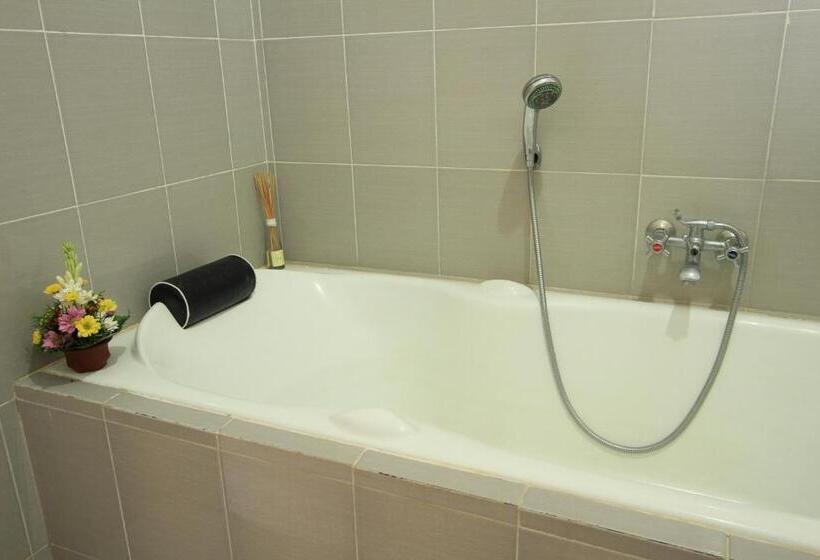 פנסיון Sakha House