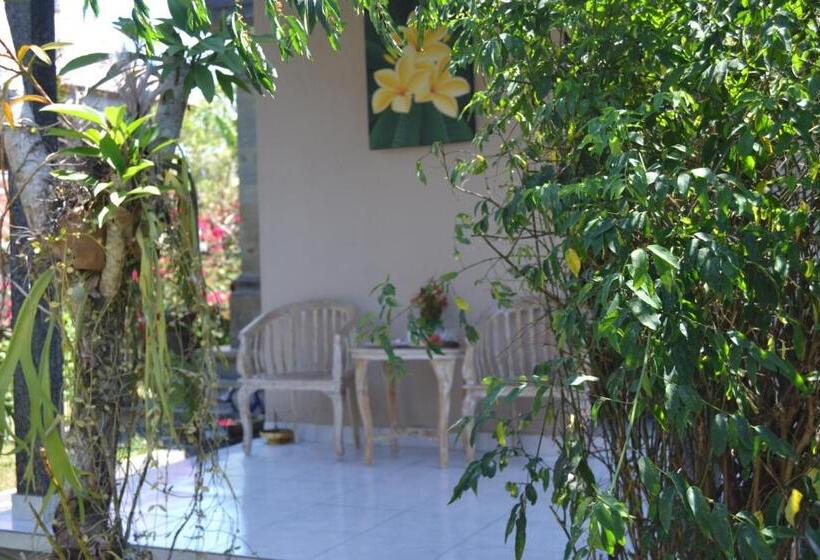 פנסיון Sakha House