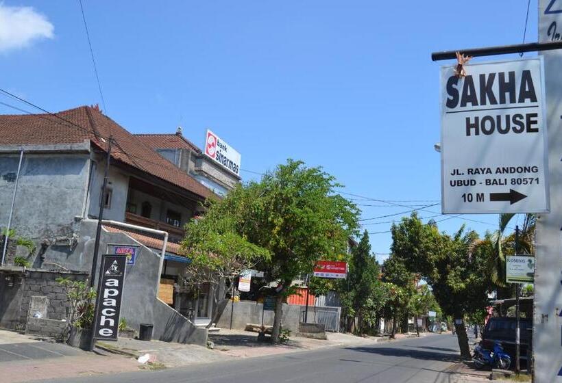 פנסיון Sakha House