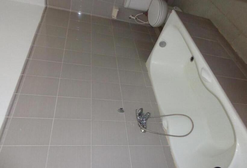 פנסיון Sakha House