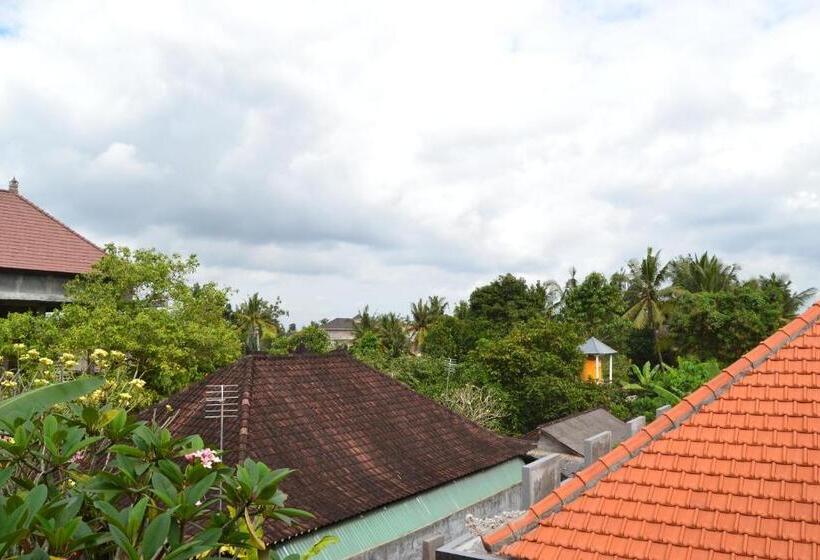 פנסיון Sakha House