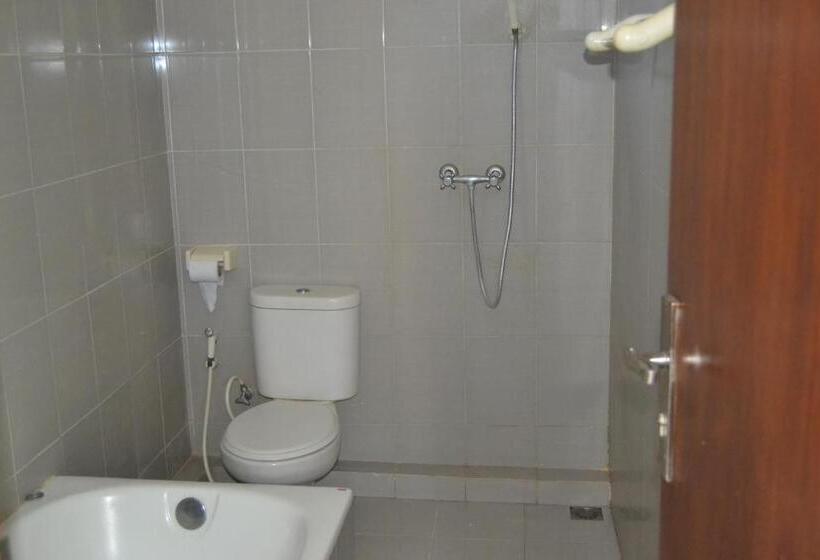 פנסיון Sakha House