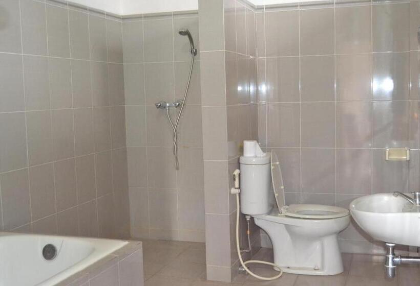 פנסיון Sakha House