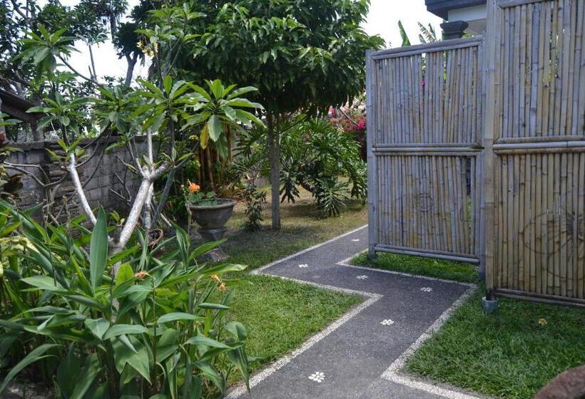 פנסיון Sakha House