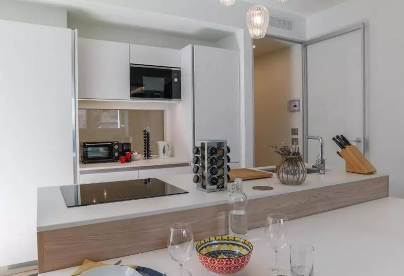 The Art House   By Myhomeincomo