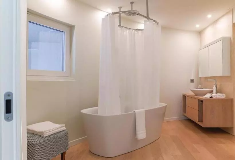 The Art House   By Myhomeincomo