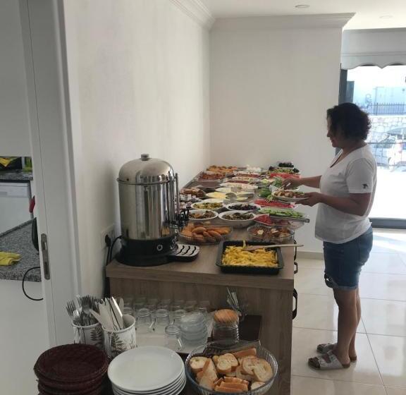 تختخواب و صبحانه Demyra Boutique