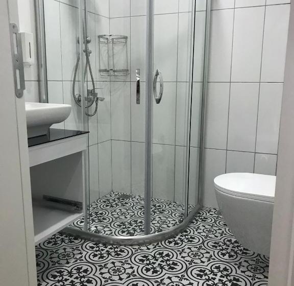 تختخواب و صبحانه Demyra Boutique