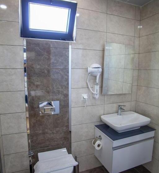 تختخواب و صبحانه Demyra Boutique