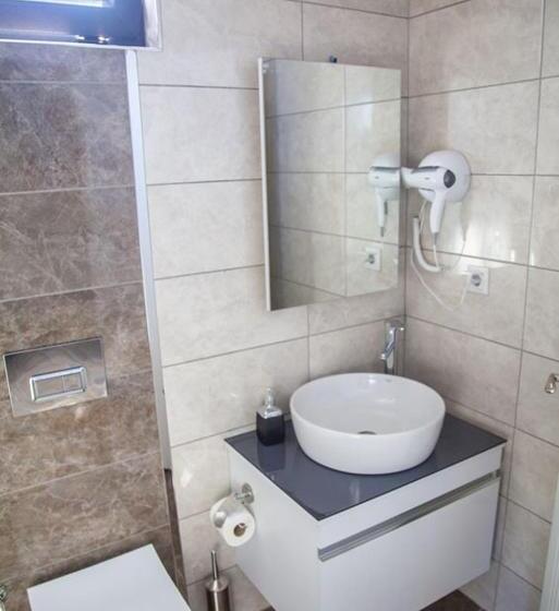 تختخواب و صبحانه Demyra Boutique