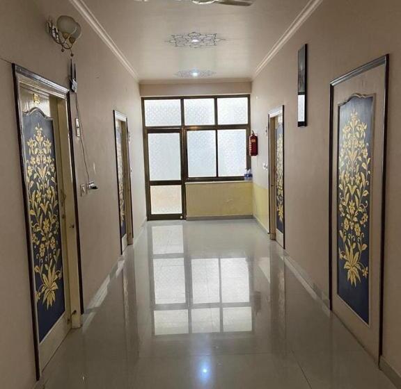 酒店 Oyo 82353 Stay