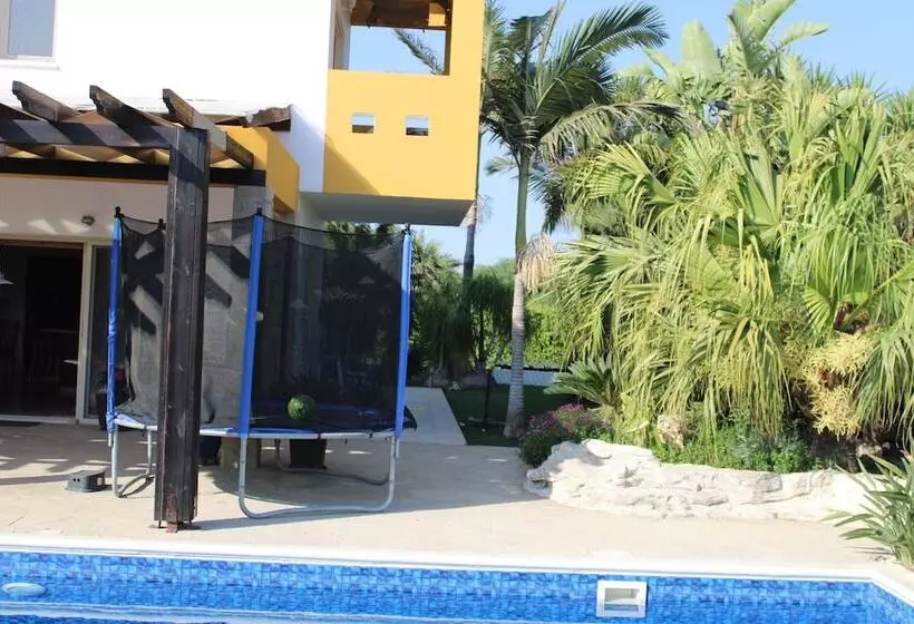 Immaculate 3 Bed House In Pentakomo