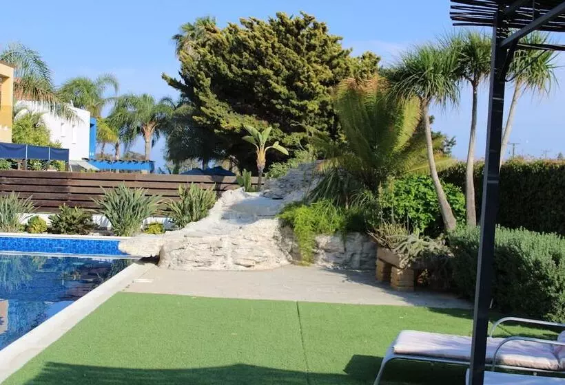 Immaculate 3 Bed House In Pentakomo