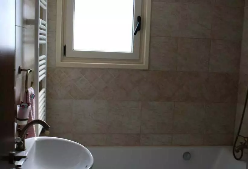 Immaculate 3 Bed House In Pentakomo