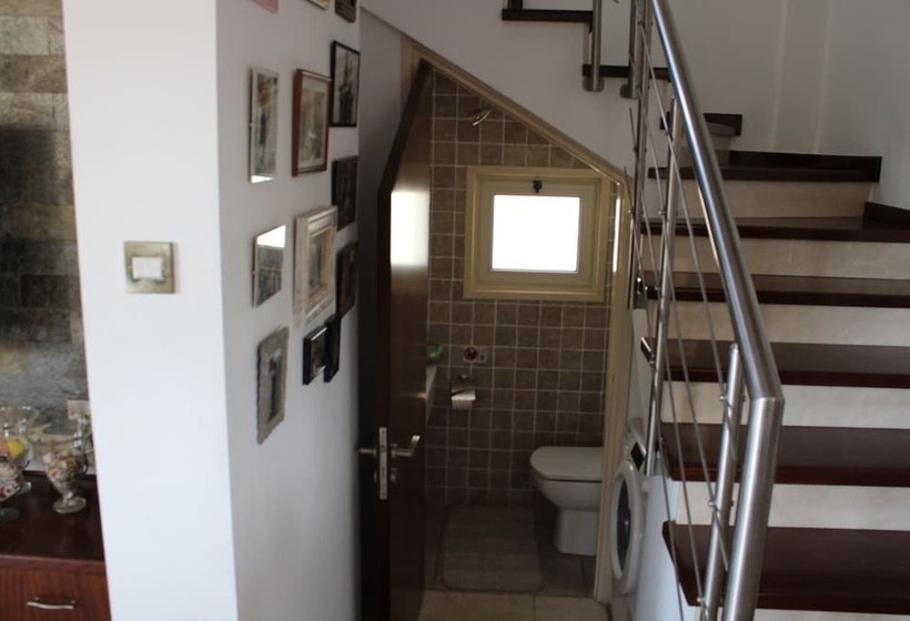 Immaculate 3 Bed House In Pentakomo