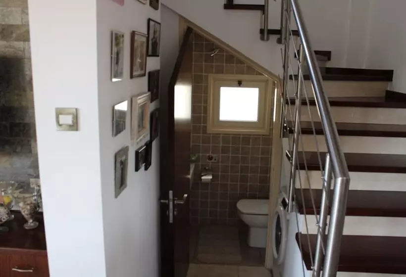 Immaculate 3 Bed House In Pentakomo