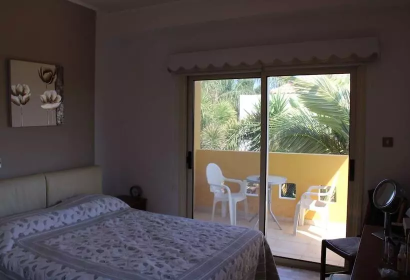 Immaculate 3 Bed House In Pentakomo