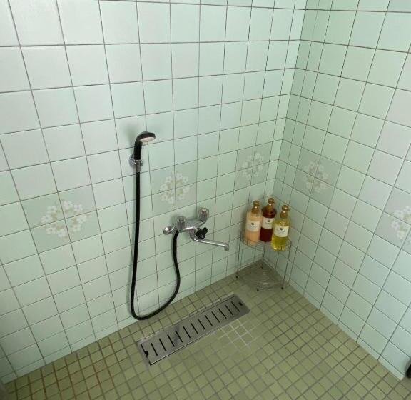 بنسيون ゲストハウス喜舎場