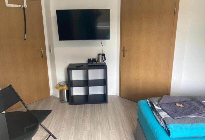 پانسیون Eastside Apartment 5