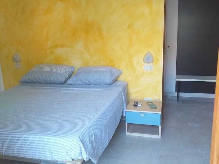 פנסיון Room In Bb Spacious Double Room Right By The Sea