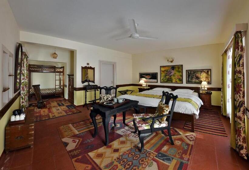 هتل Neemrana S Glasshouse On The Ganges