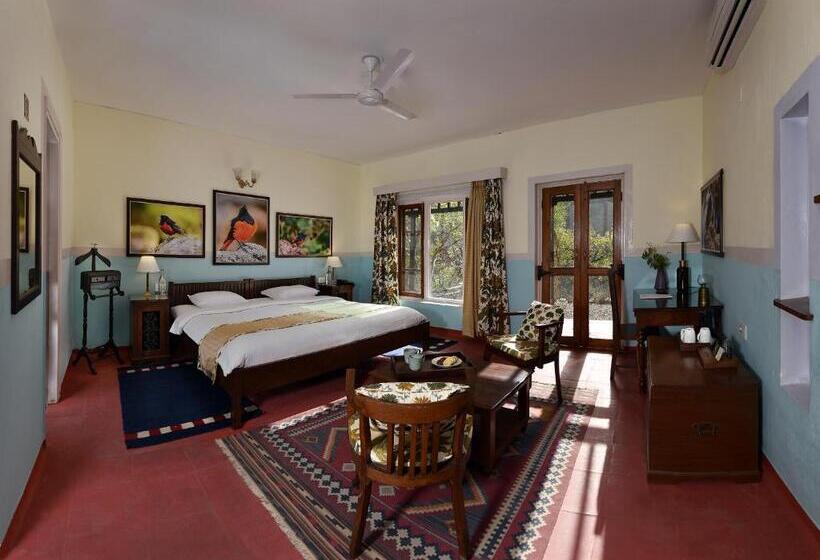 هتل Neemrana S Glasshouse On The Ganges