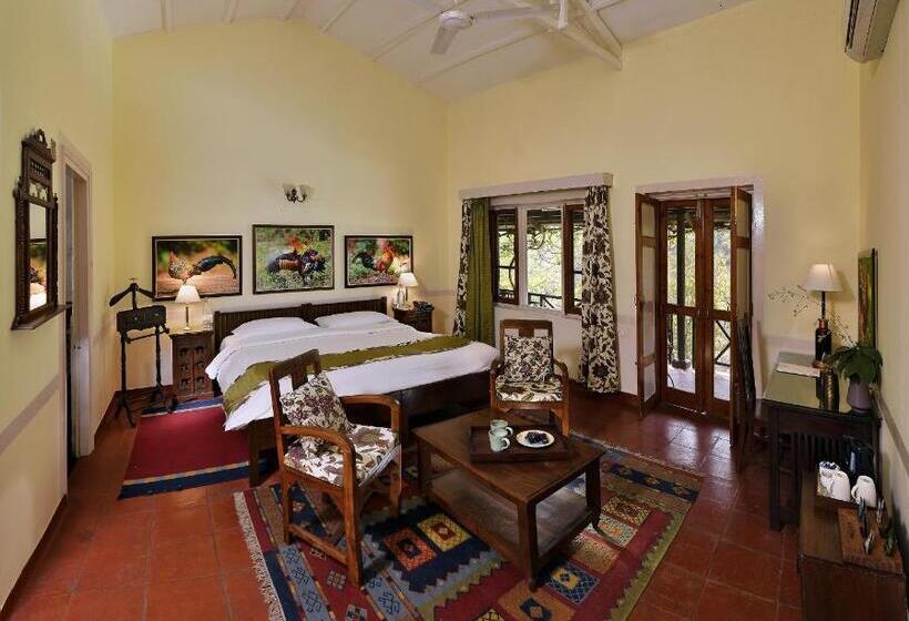 هتل Neemrana S Glasshouse On The Ganges