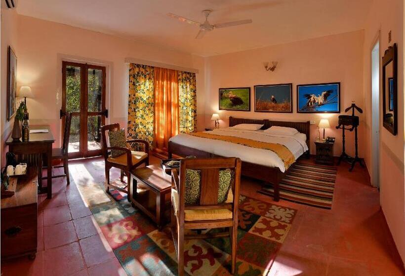 هتل Neemrana S Glasshouse On The Ganges