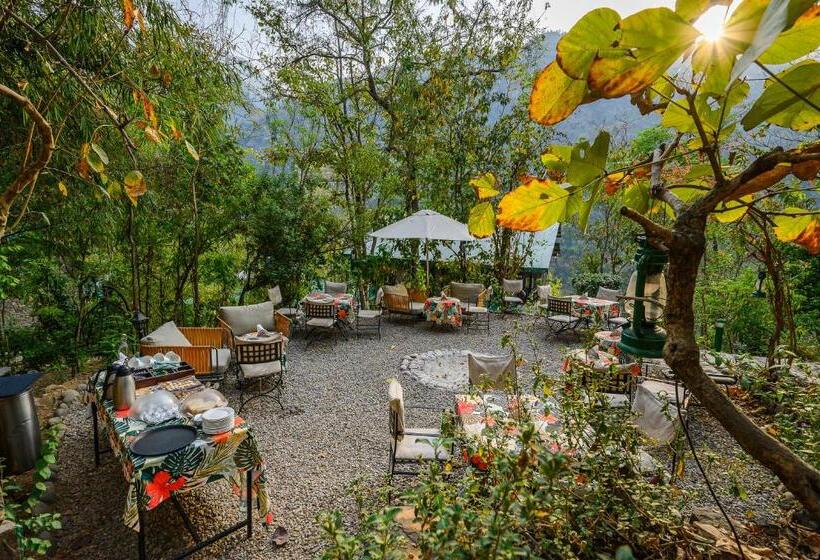 هتل Neemrana S Glasshouse On The Ganges