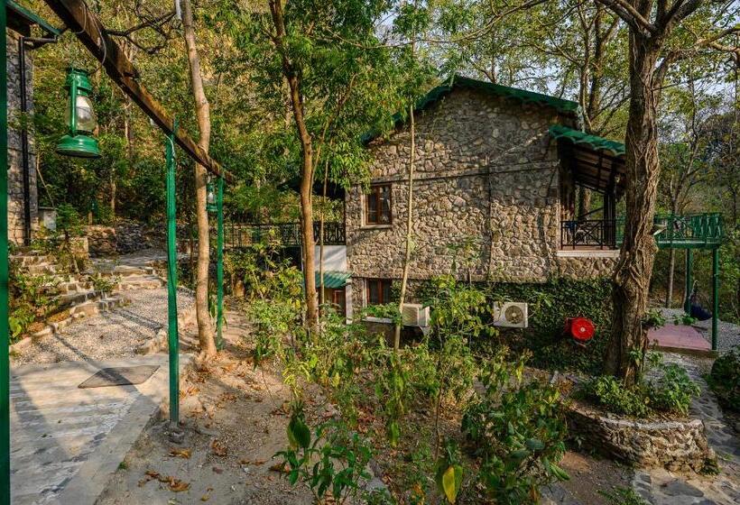 هتل Neemrana S Glasshouse On The Ganges