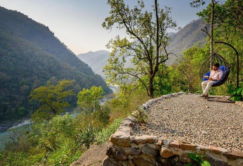 هتل Neemrana S Glasshouse On The Ganges