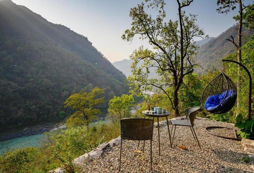 هتل Neemrana S Glasshouse On The Ganges