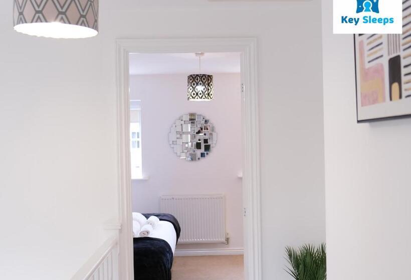 Large House By Keysleeps Short Lets Northampton M1 With Free Parking Contractors Leisure