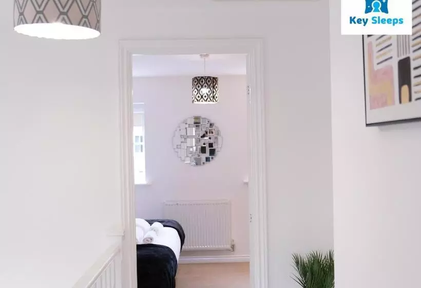 Large House By Keysleeps Short Lets Northampton M1 With Free Parking Contractors Leisure