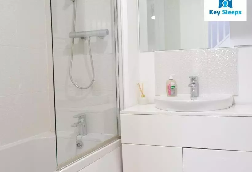 Large House By Keysleeps Short Lets Northampton M1 With Free Parking Contractors Leisure