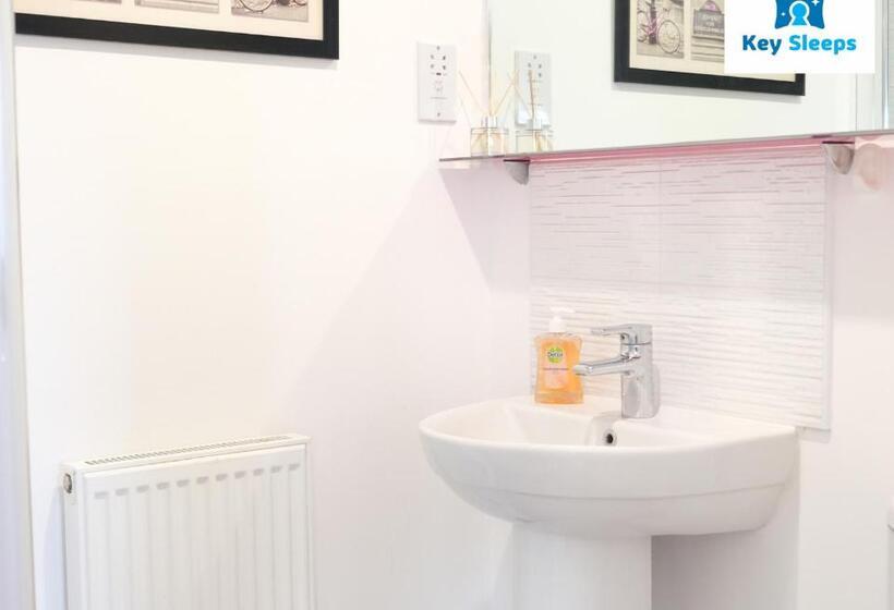 Large House By Keysleeps Short Lets Northampton M1 With Free Parking Contractors Leisure