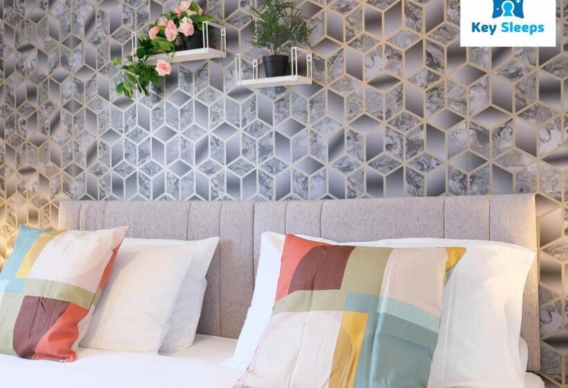 Large House By Keysleeps Short Lets Northampton M1 With Free Parking Contractors Leisure