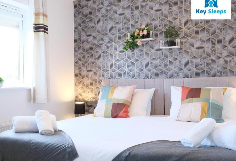 Large House By Keysleeps Short Lets Northampton M1 With Free Parking Contractors Leisure