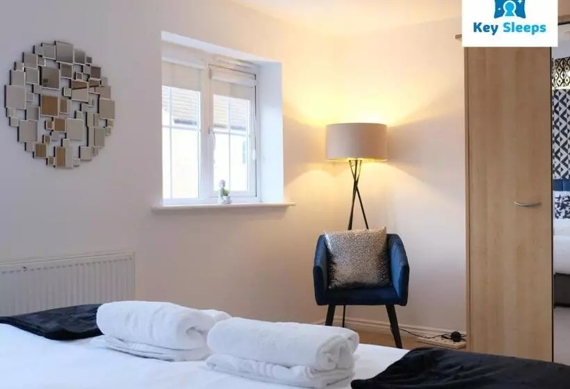Large House By Keysleeps Short Lets Northampton M1 With Free Parking Contractors Leisure
