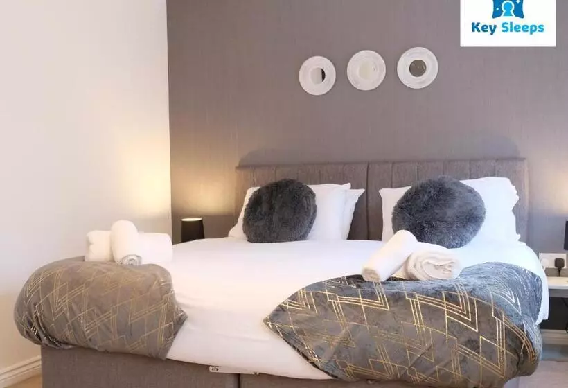 Large House By Keysleeps Short Lets Northampton M1 With Free Parking Contractors Leisure